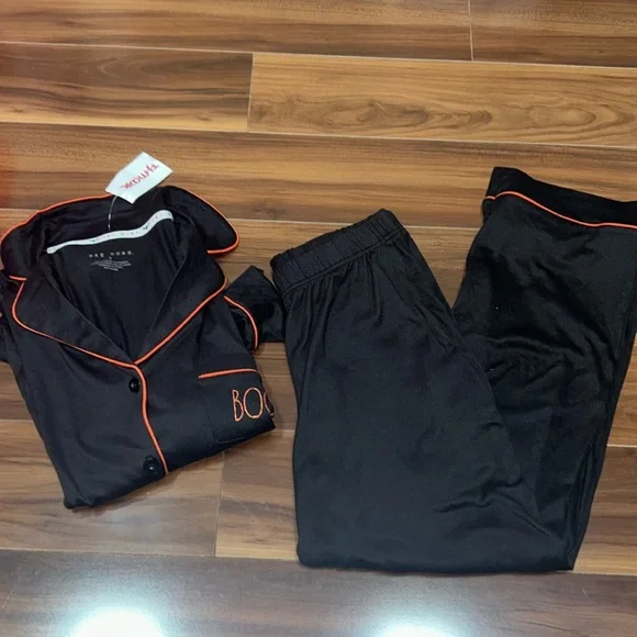 Small Rae Dunn stretchy BOO Halloween pajama set - Picture 1 of 4